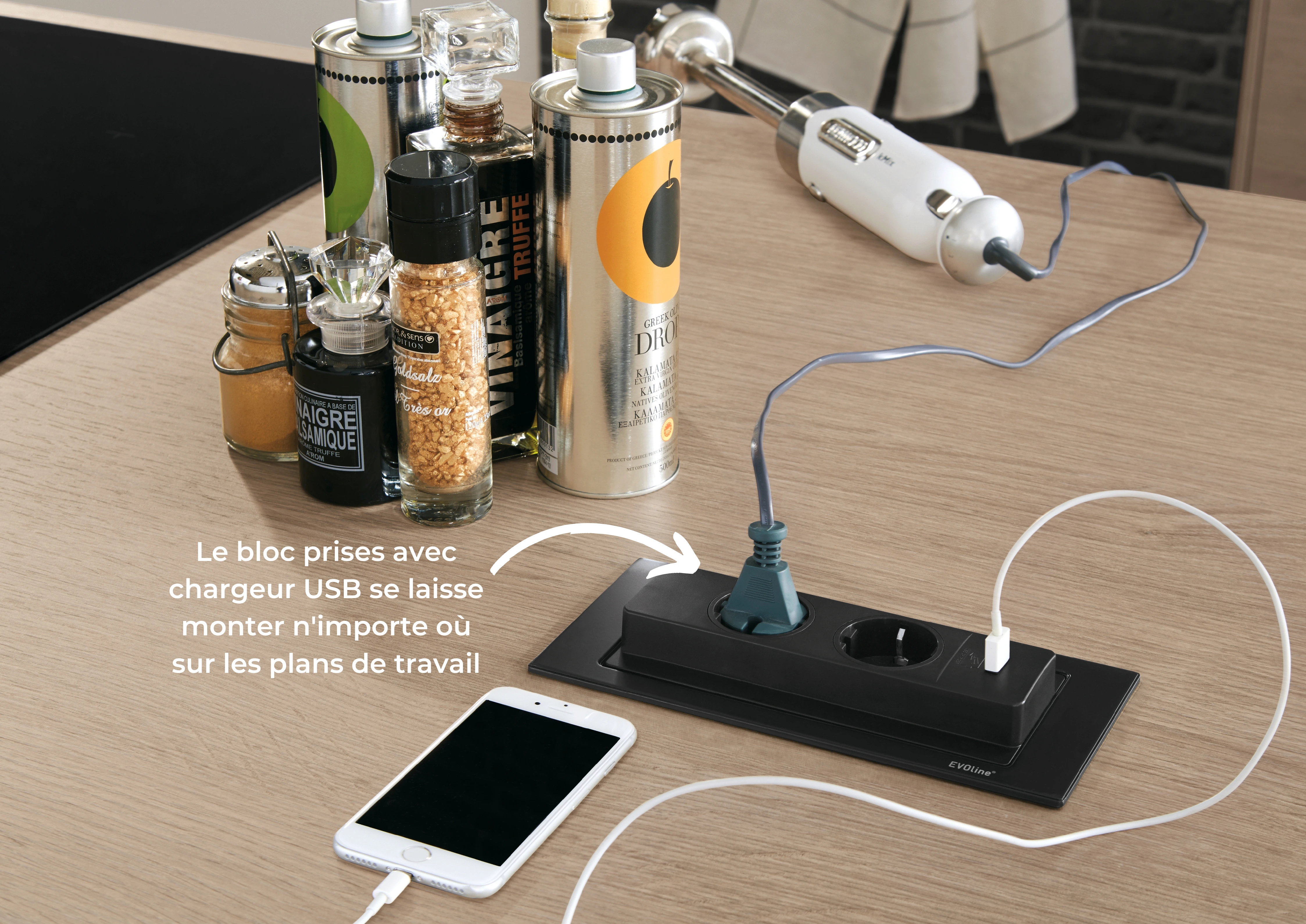 Bloc prises encastrable avec chargeur USB intégré sur plan de travail de cuisine Bloc prises encastrable avec chargeur USB intégré sur plan de travail de cuisine