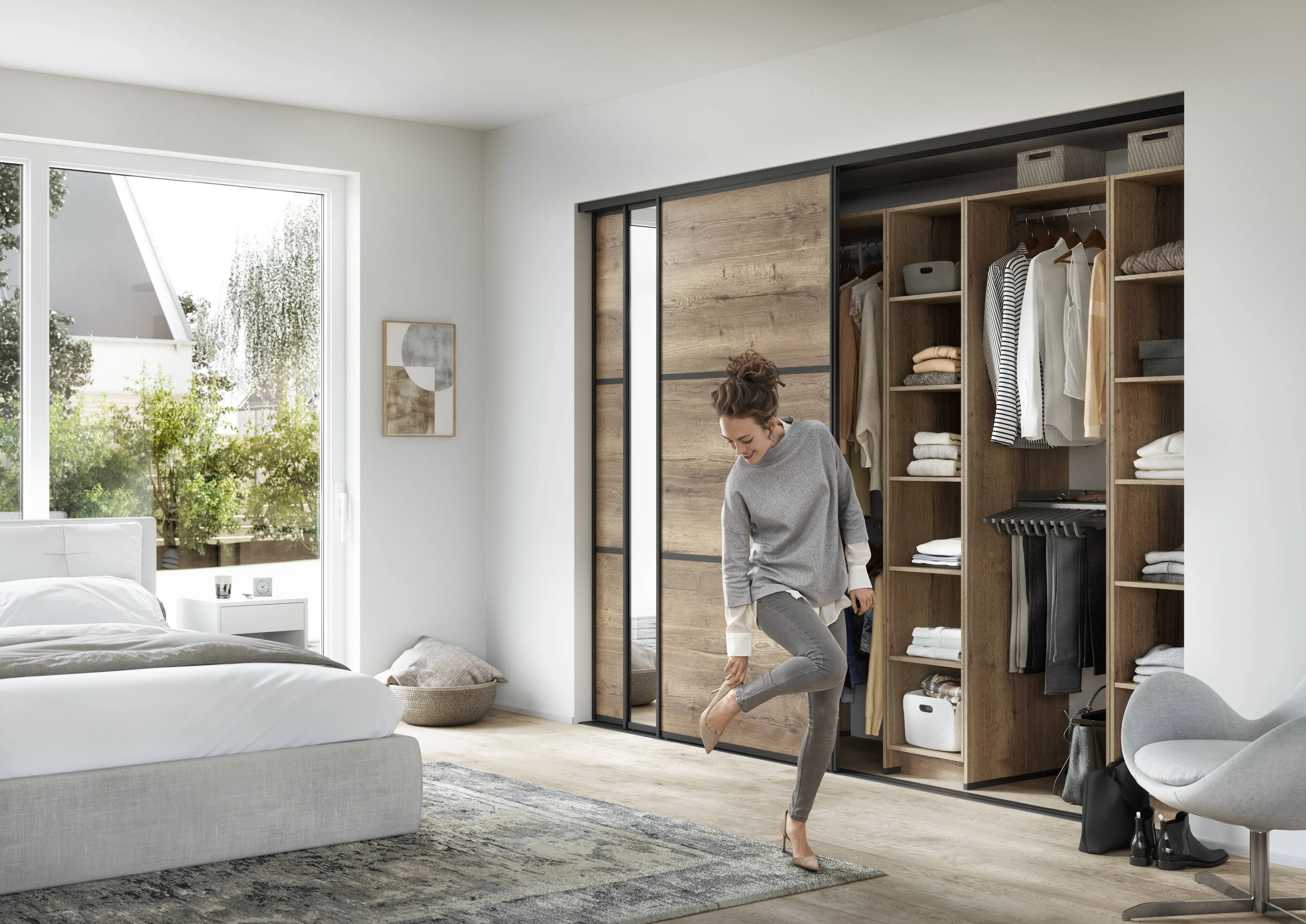 Aménagement placard et dressing sur mesure avec portes coulissantes bois, penderie et étagères Aménagement placard et dressing sur mesure avec portes coulissantes bois, penderie et étagères