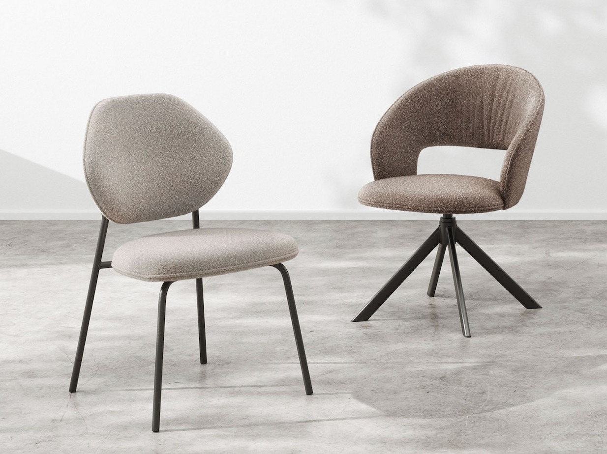 Deux chaises design en tissu bouclé, l'une fixe et l'autre pivotante, sur pieds métal noir Deux chaises design en tissu bouclé, l'une fixe et l'autre pivotante, sur pieds métal noir