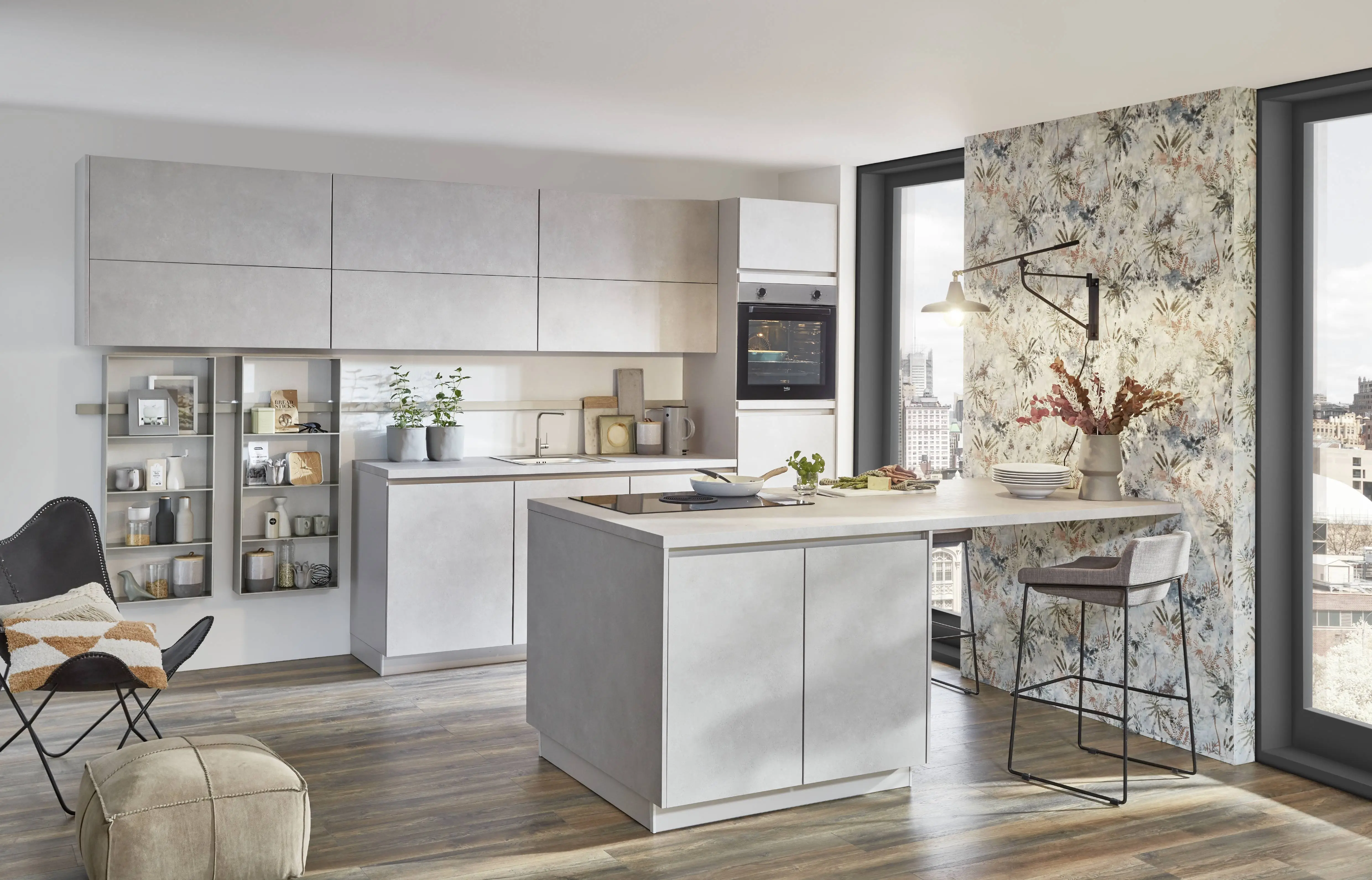 Cuisine équipée effet béton clair avec îlot central et bar assorti mur fleuri Cuisine équipée effet béton clair avec îlot central et bar assorti mur fleuri