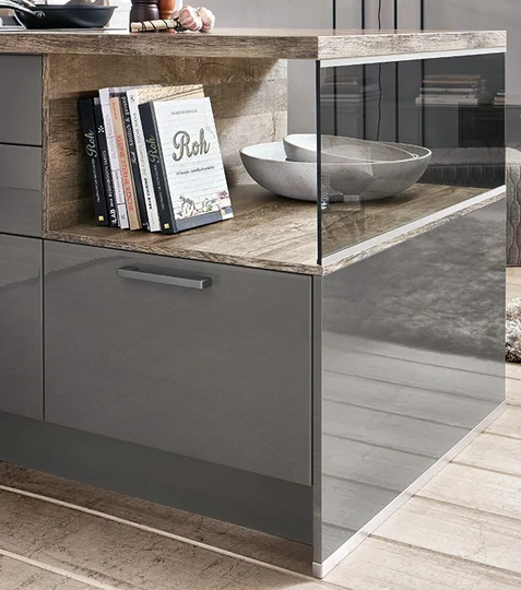 Îlot de cuisine finition brillante gris laqué avec plan en bois brut et niche à livres Îlot de cuisine finition brillante gris laqué avec plan en bois brut et niche à livres