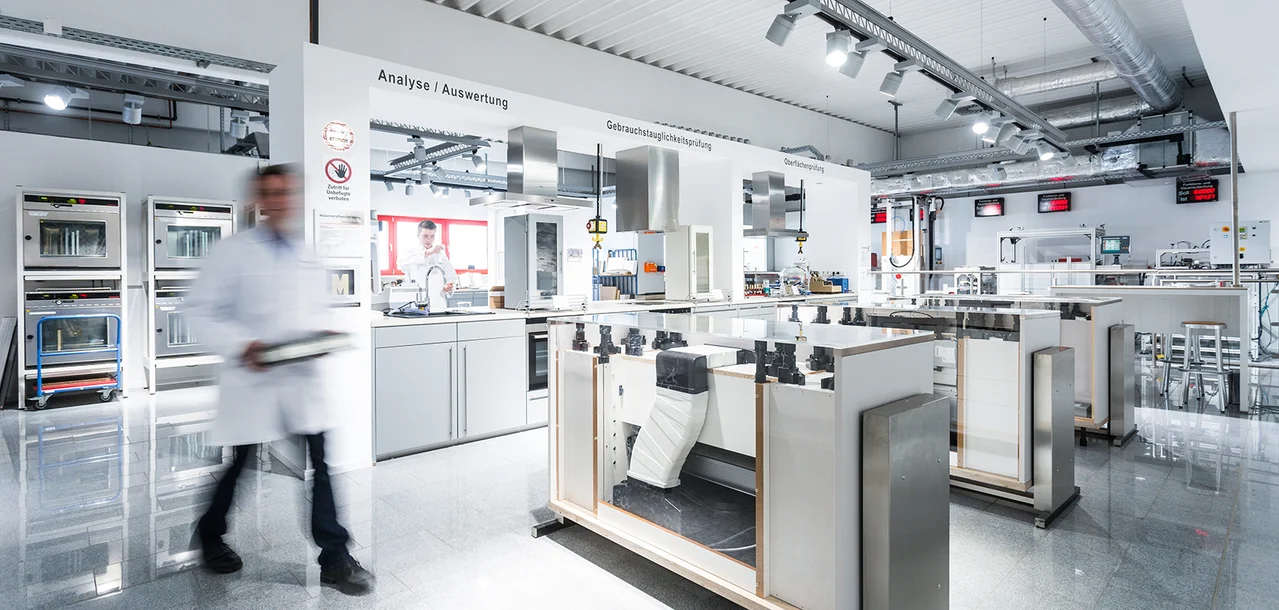 Laboratoire de tests et contrôle qualité des produits Cuisines Elite avec cuisines en essai Laboratoire de tests et contrôle qualité des produits Cuisines Elite avec cuisines en essai